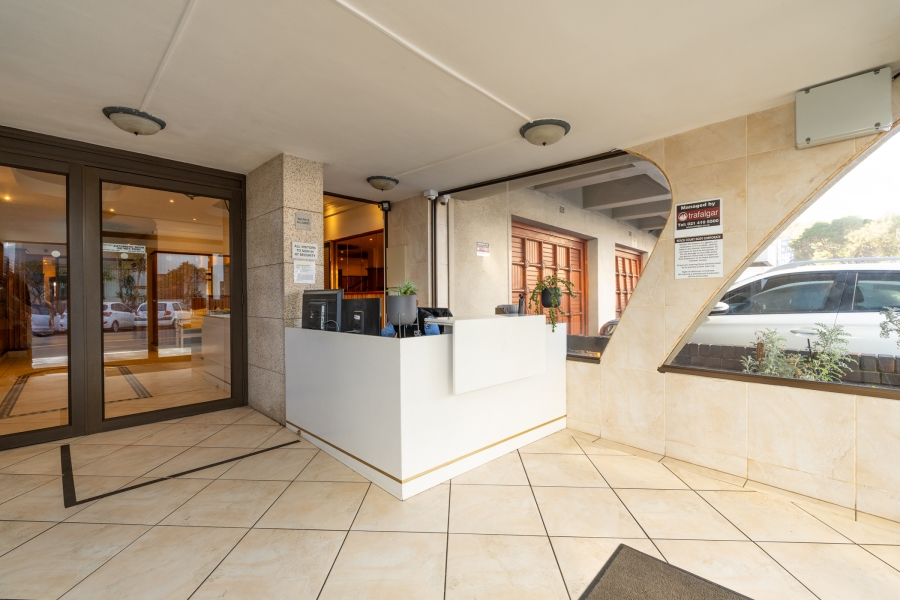 To Let 4 Bedroom Property for Rent in Sea Point Western Cape